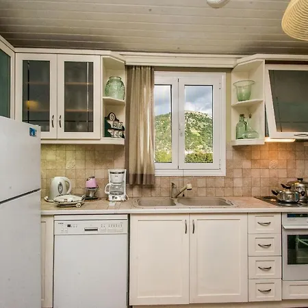 Aelia - A Peaceful And Private Place Apartment